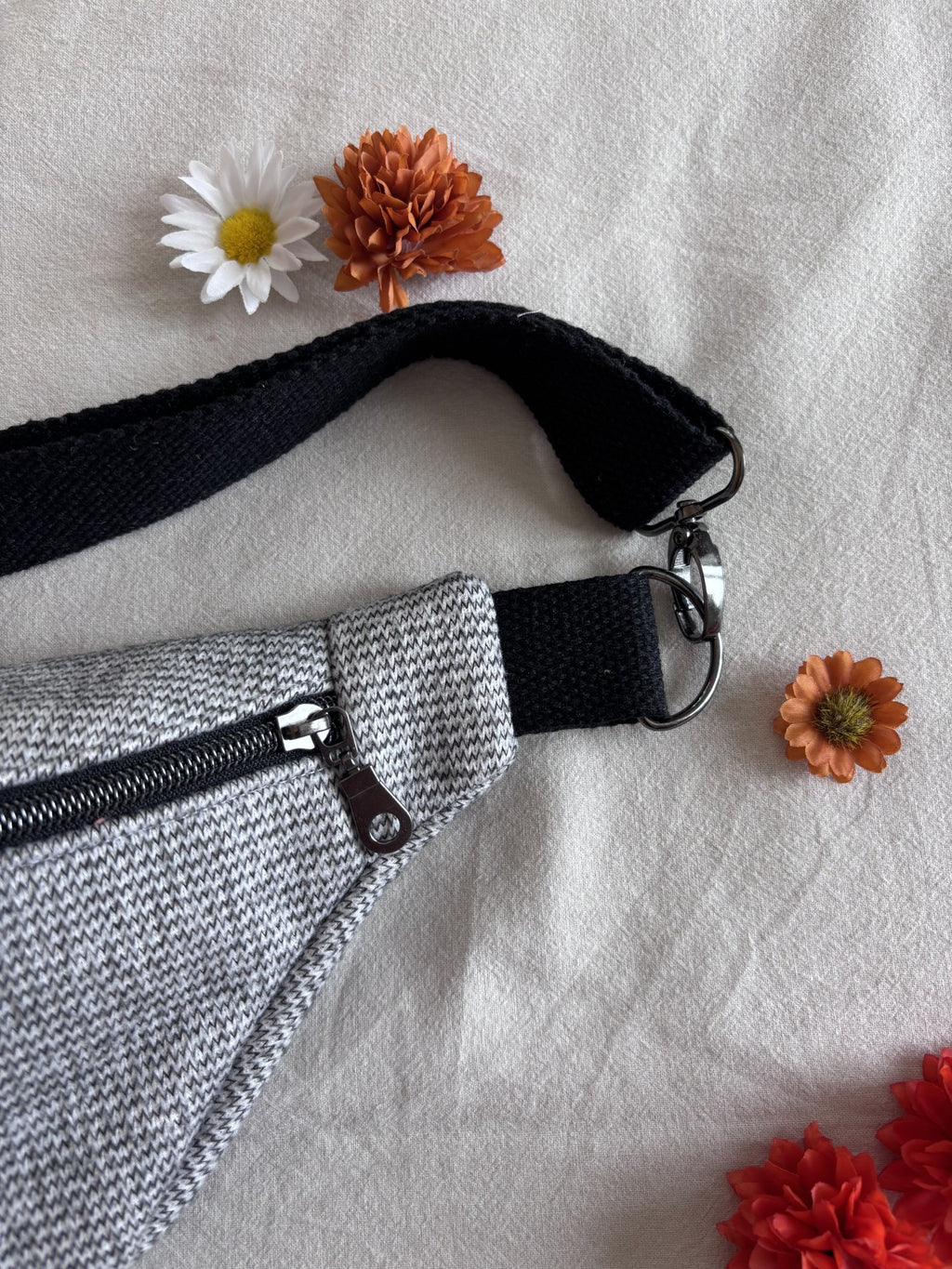 Sac banane velours lisse gris