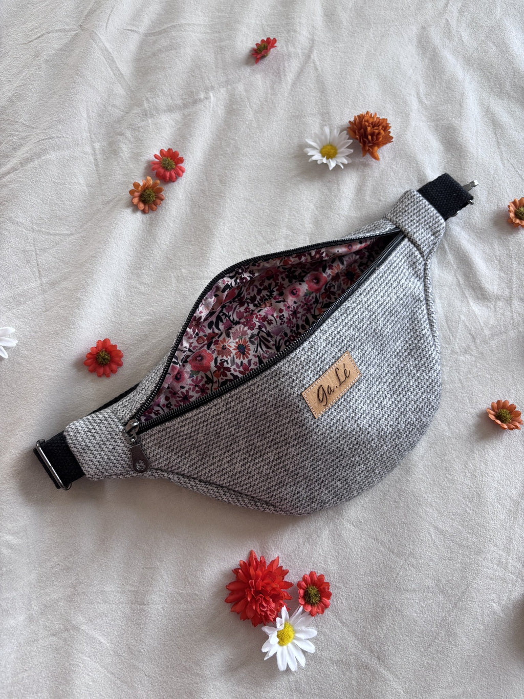Sac banane velours lisse gris