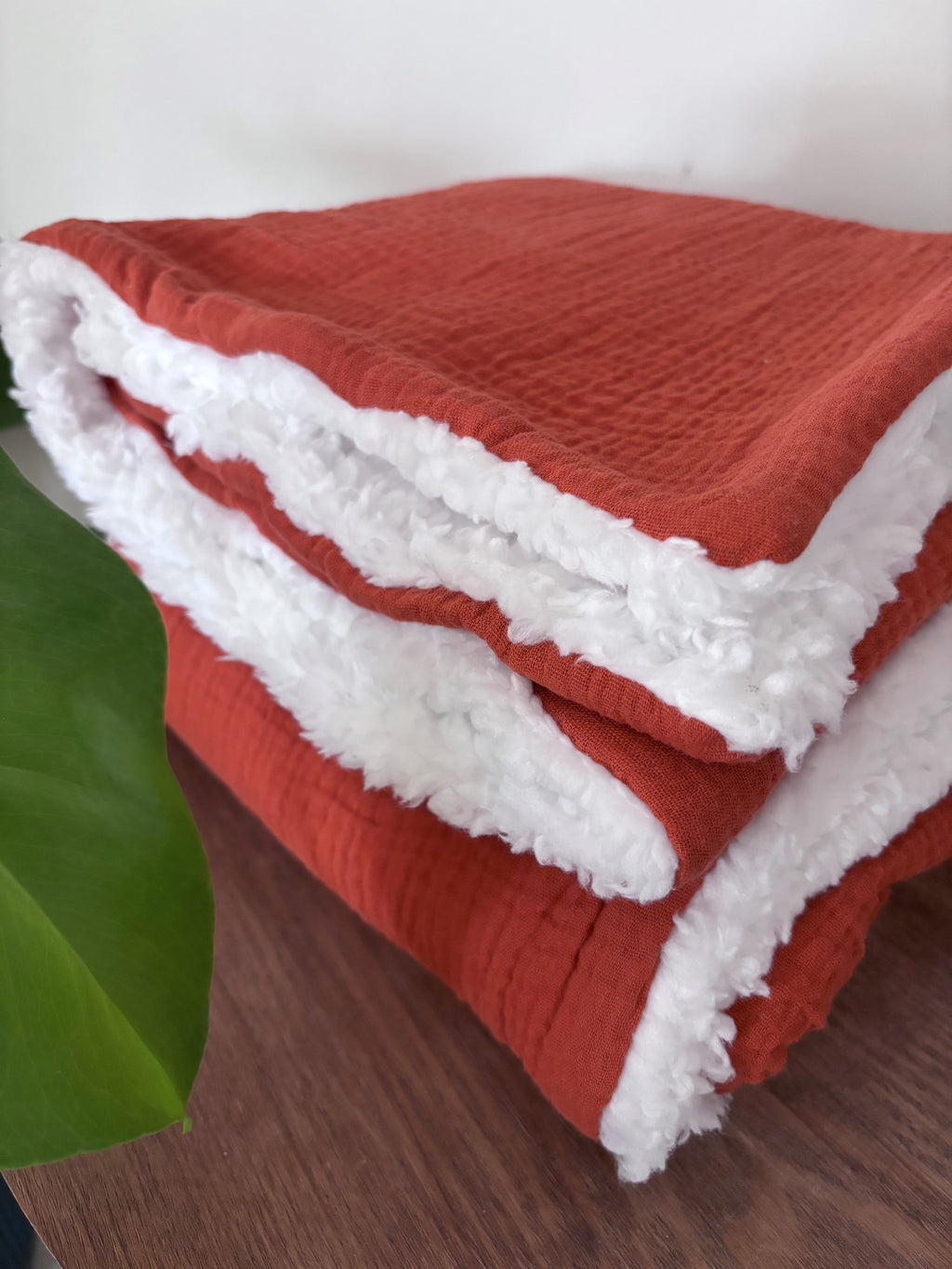 Couverture rouge brique