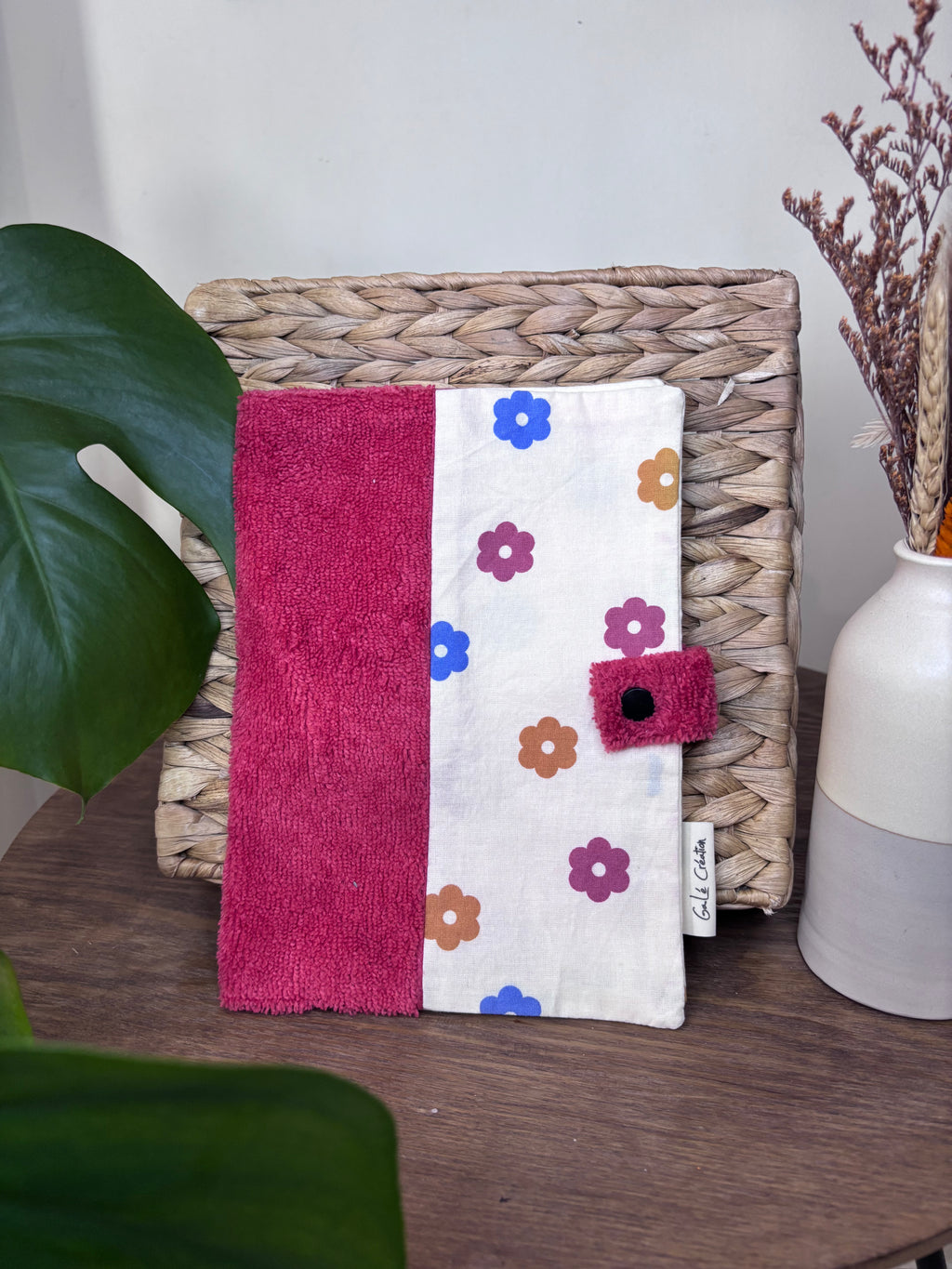 Protège carnet de santé rouge à fleurs