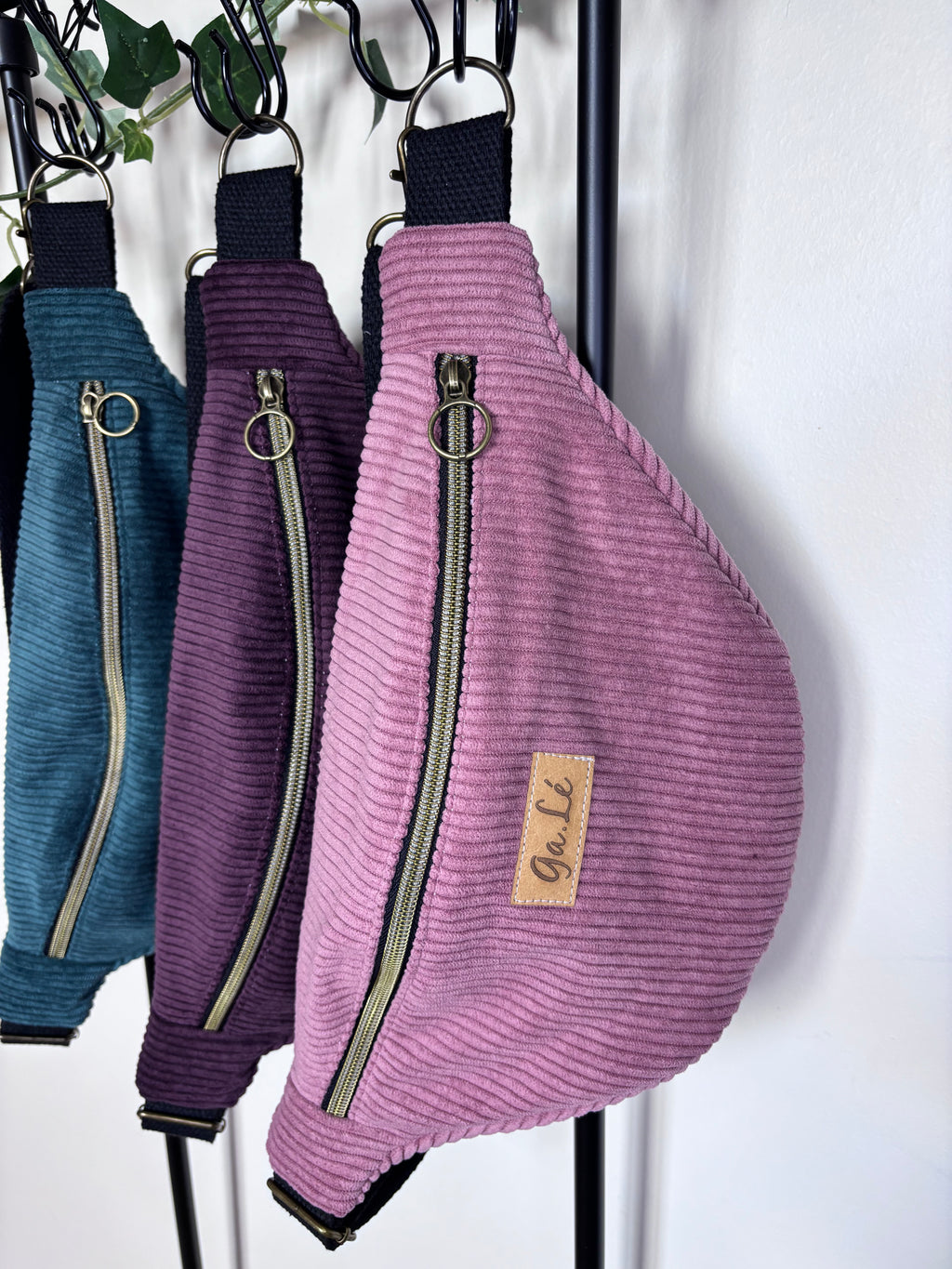 Sac banane velours sangle noire