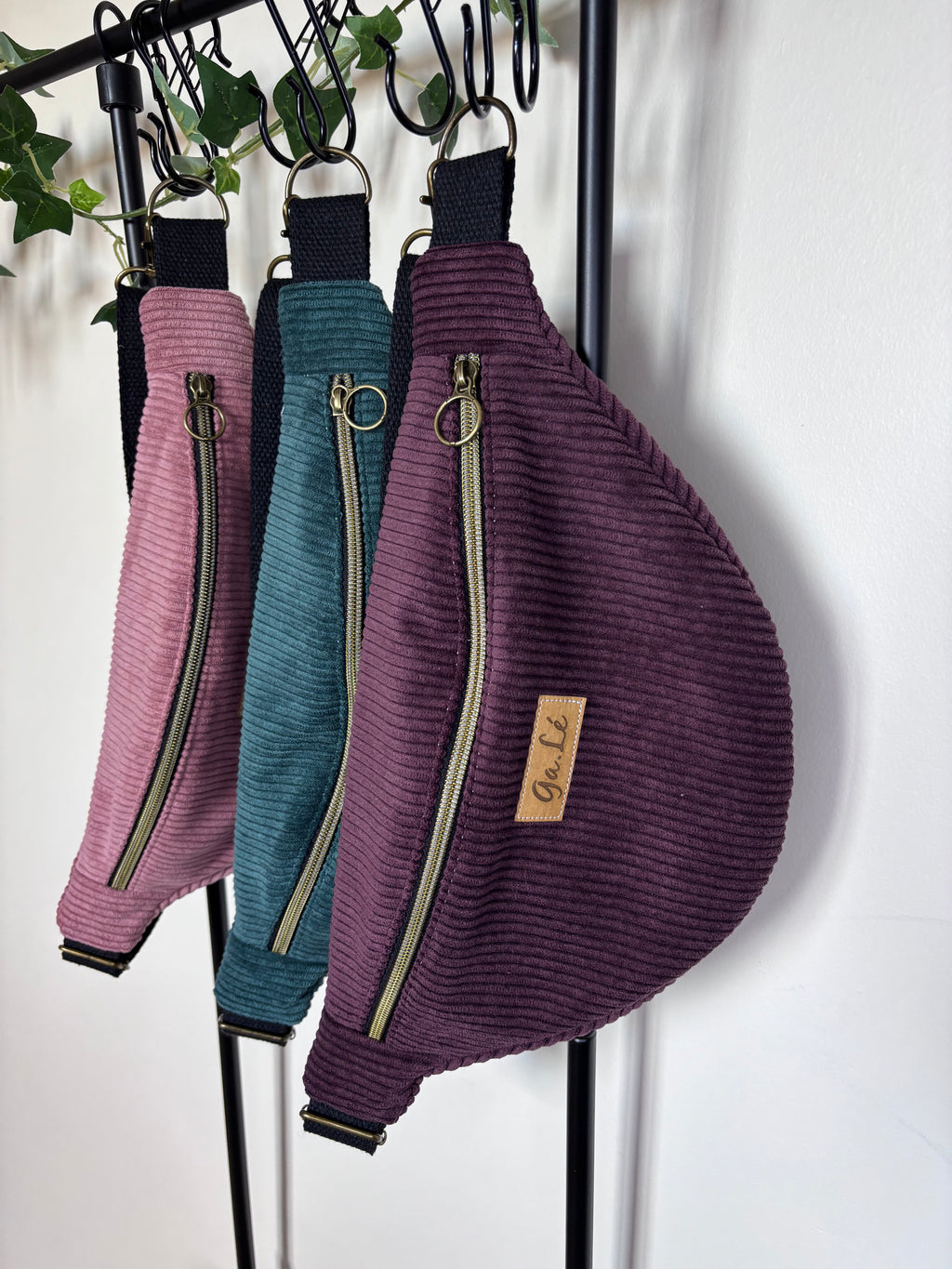 Sac banane velours sangle noire