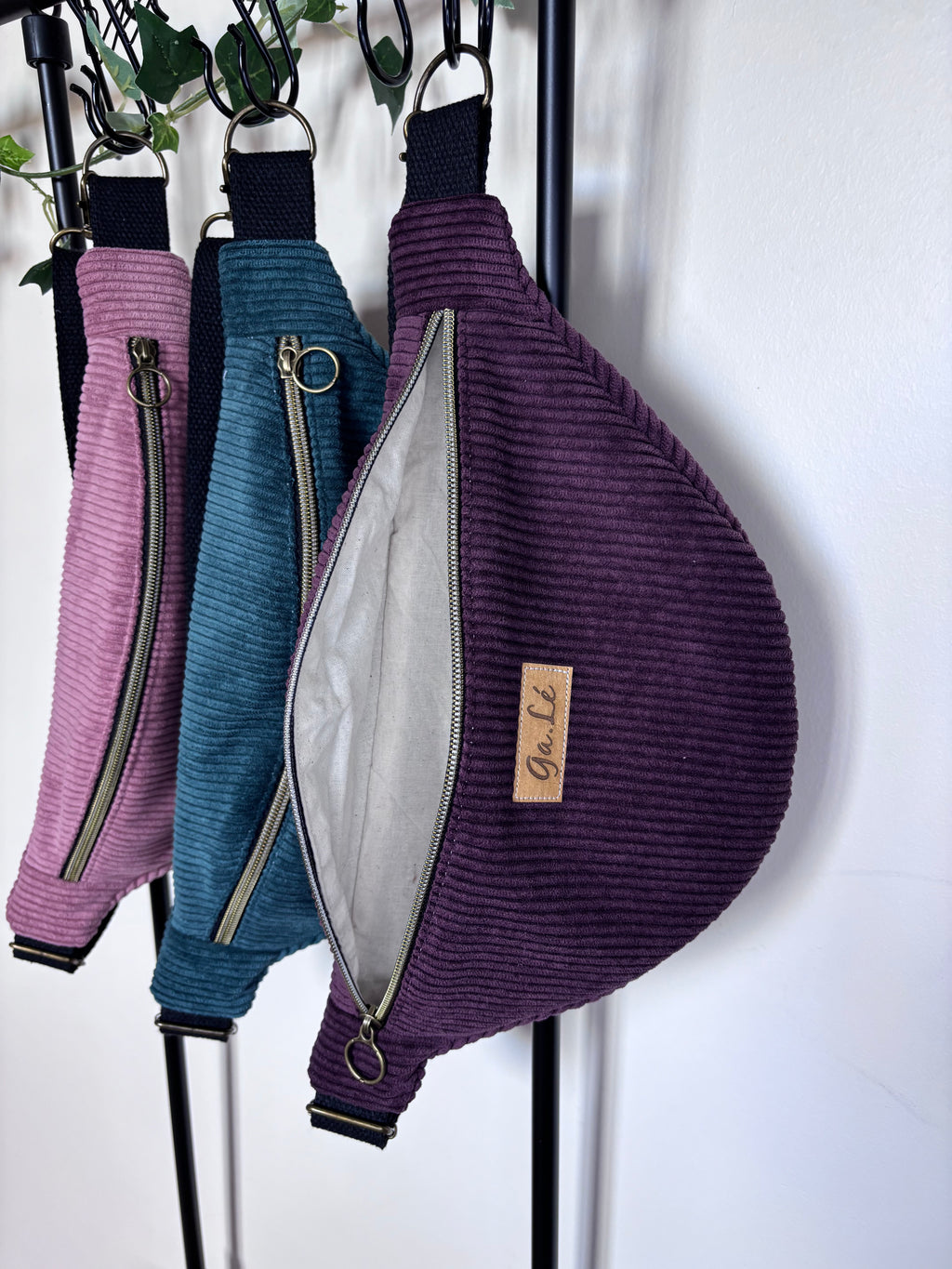 Sac banane velours sangle noire