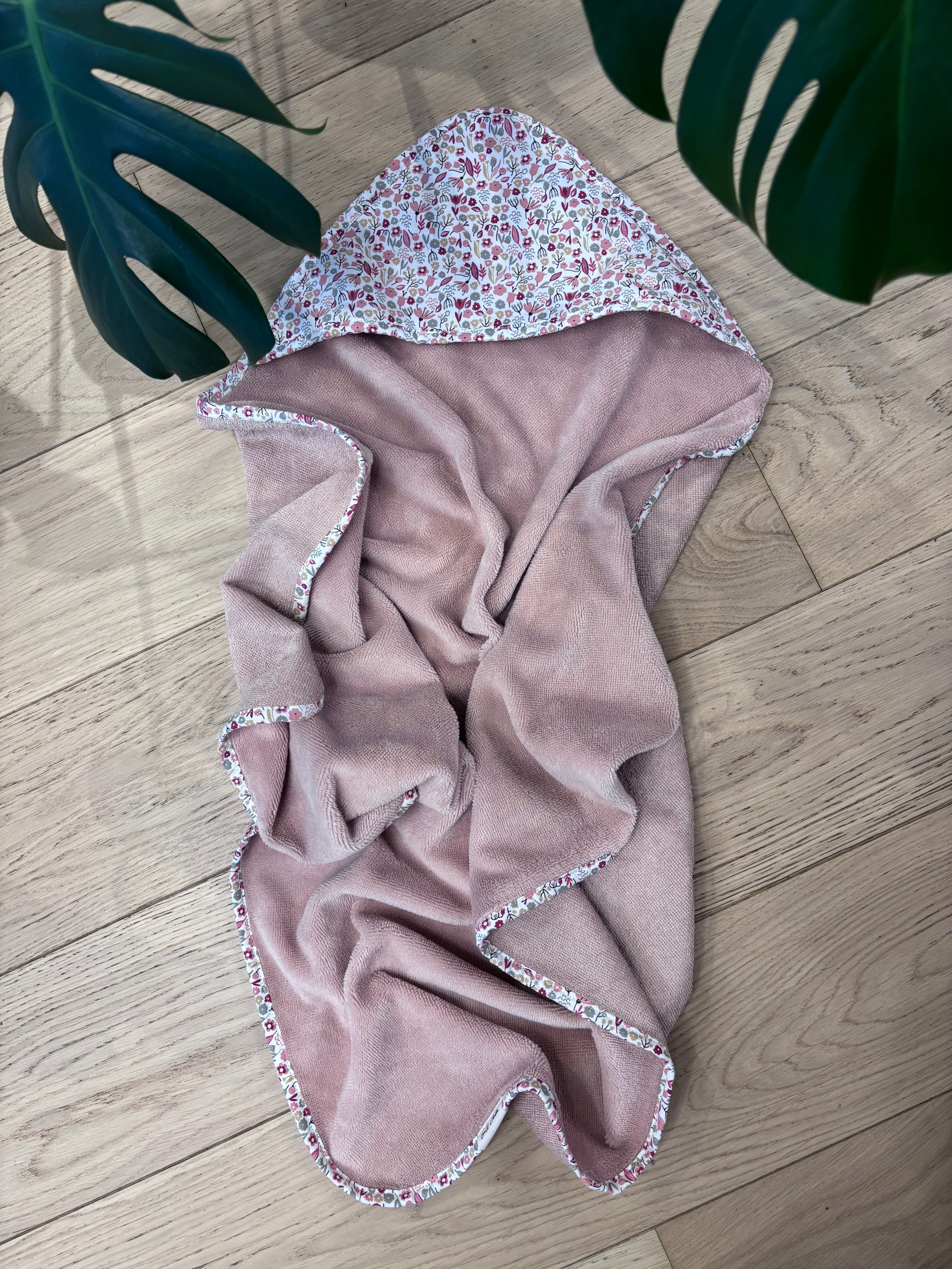 Cape de bain rose clair/fleurettes