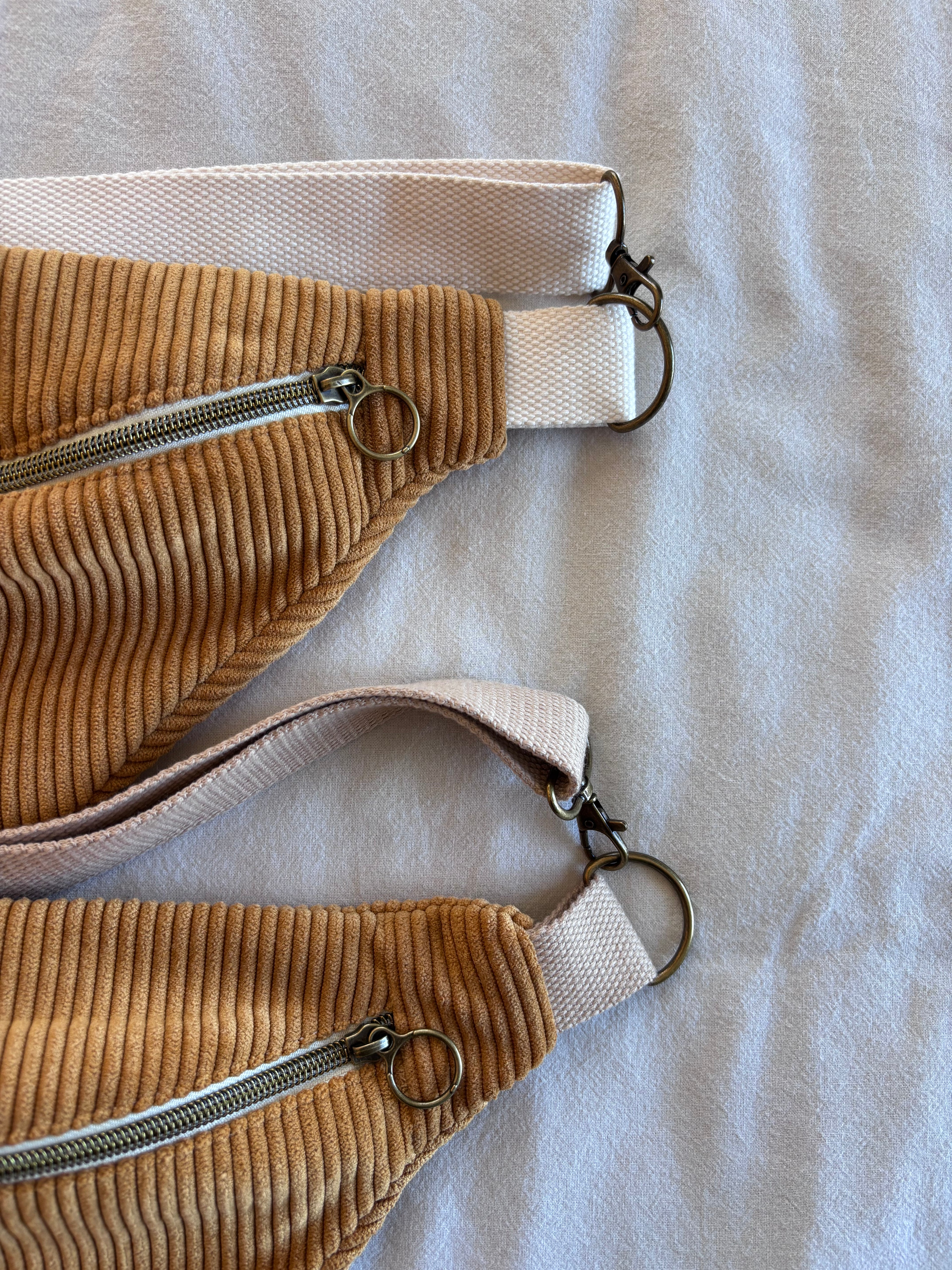 Sac banane velours moutarde