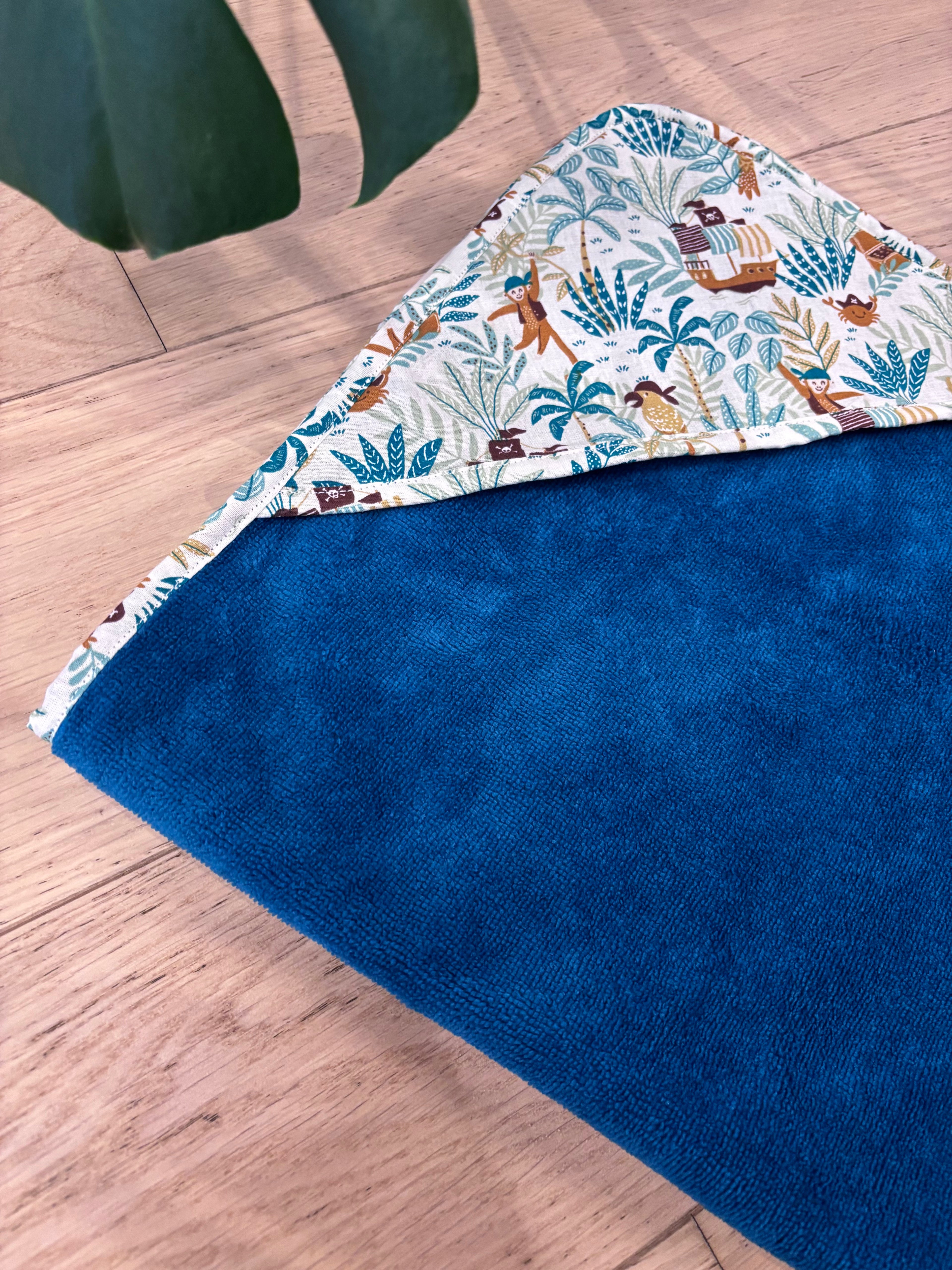 Cape de bain bleu/singe pirate