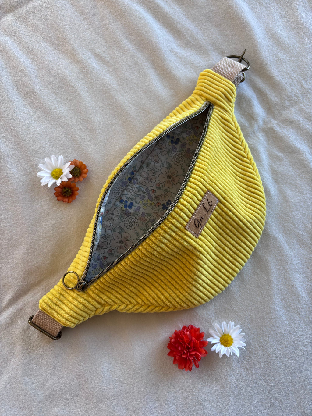 Sac banane velours jaune fluo
