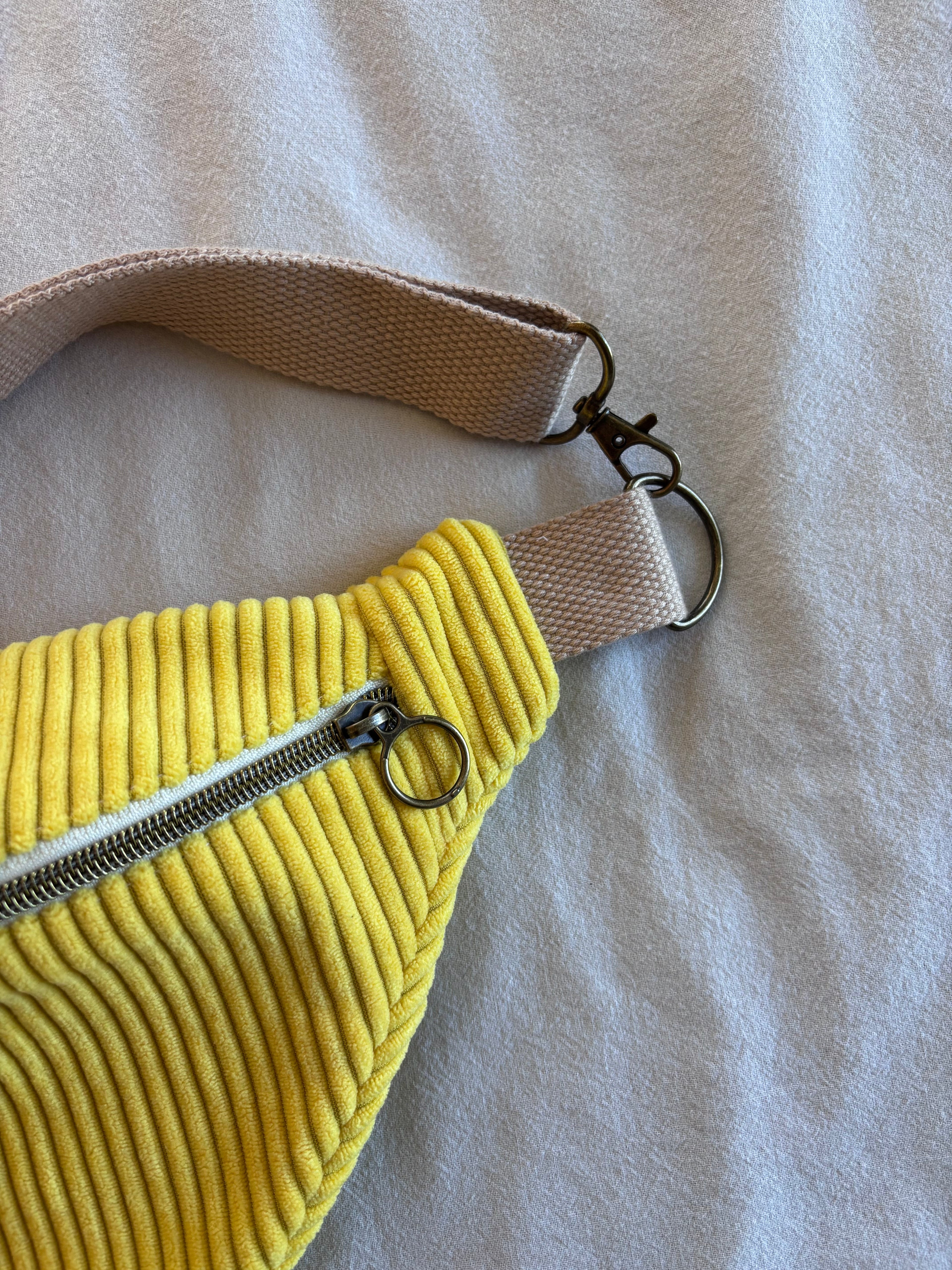 Sac banane velours jaune fluo