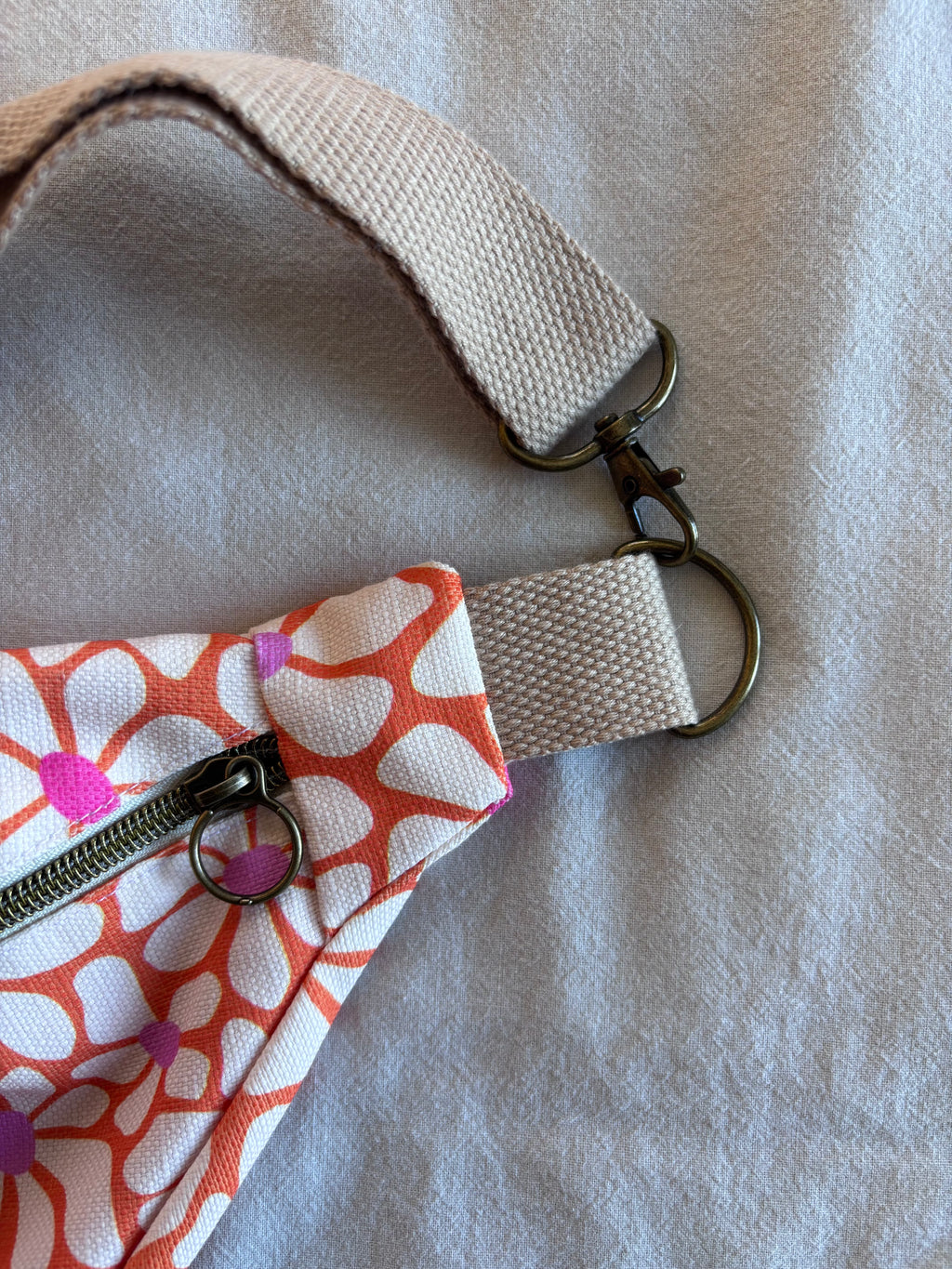 Sac banane fleurs orange
