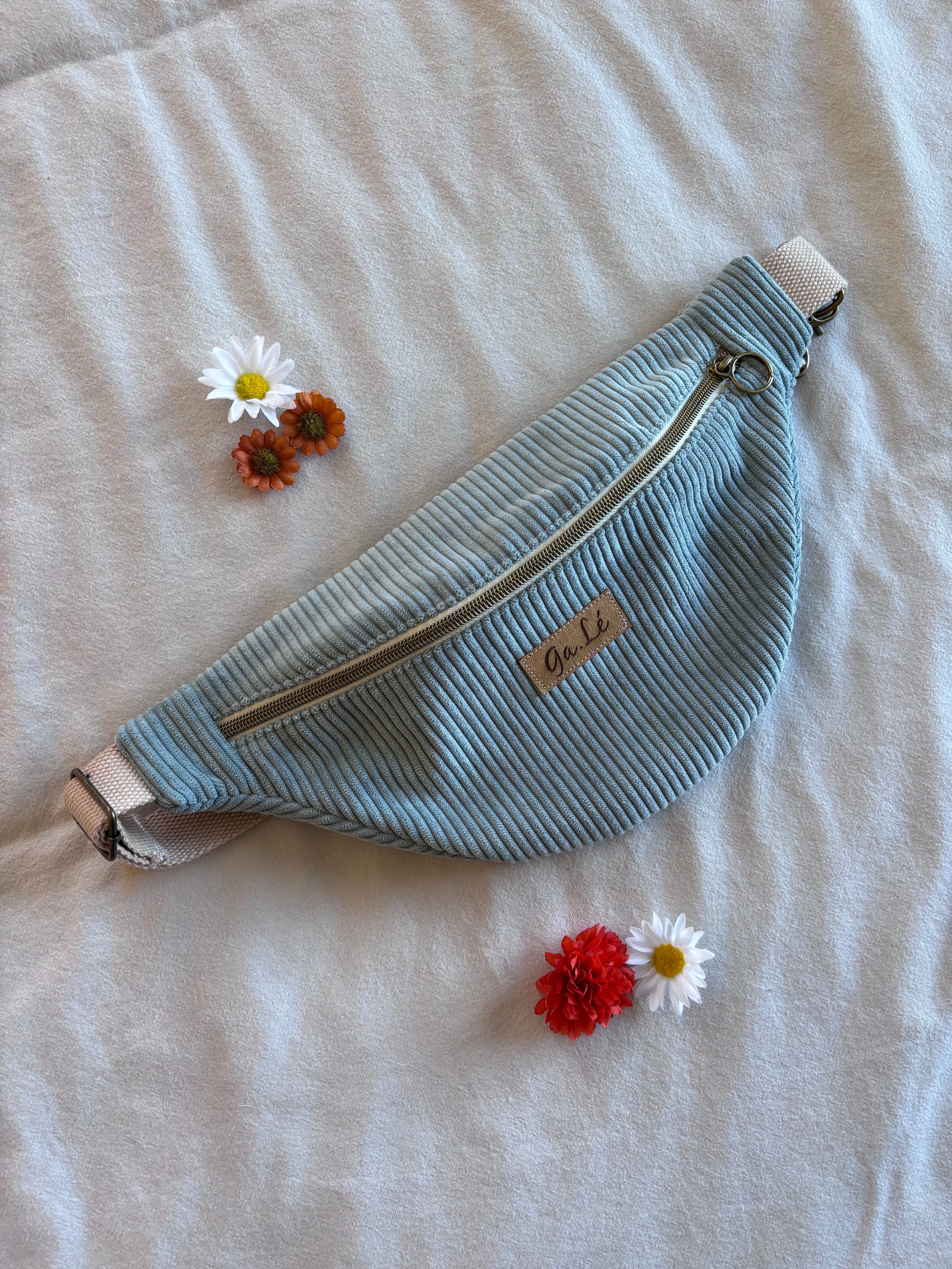 Sac banane velours bleu ciel