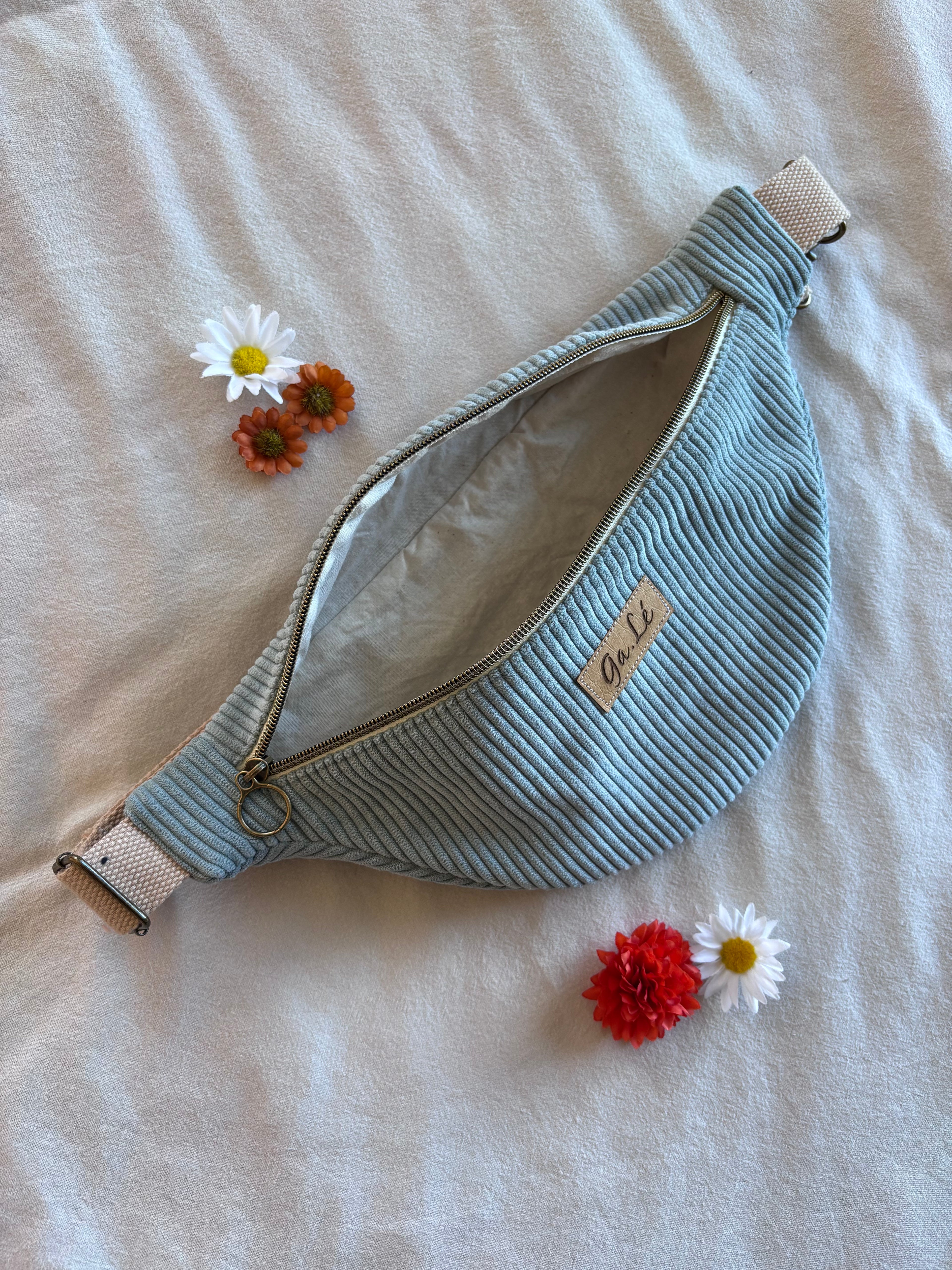 Sac banane velours bleu ciel