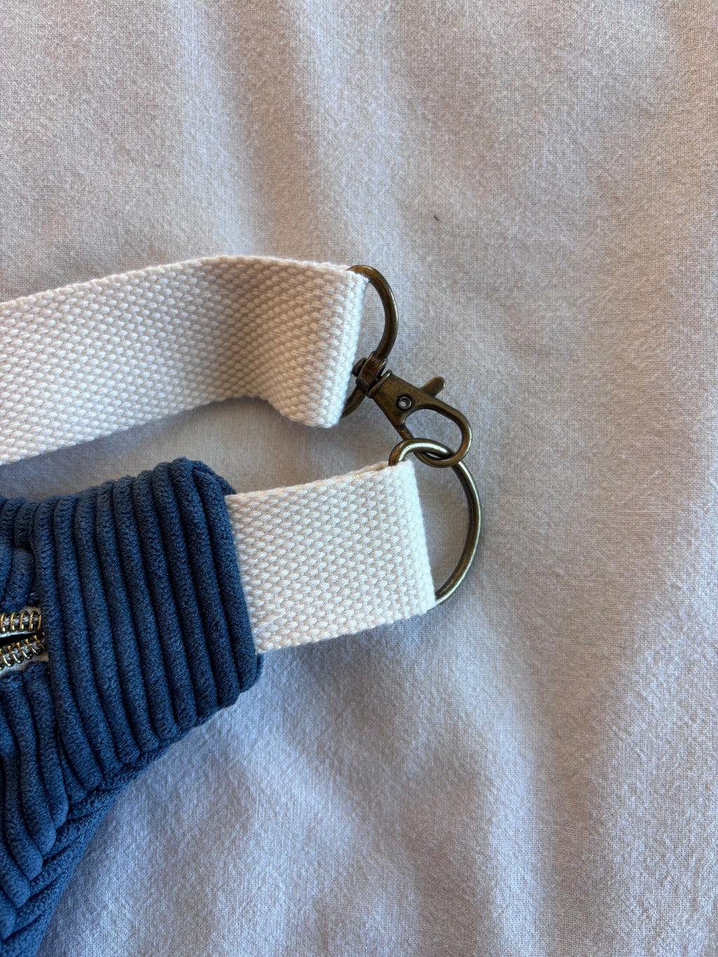 Sac banane velours bleu marine
