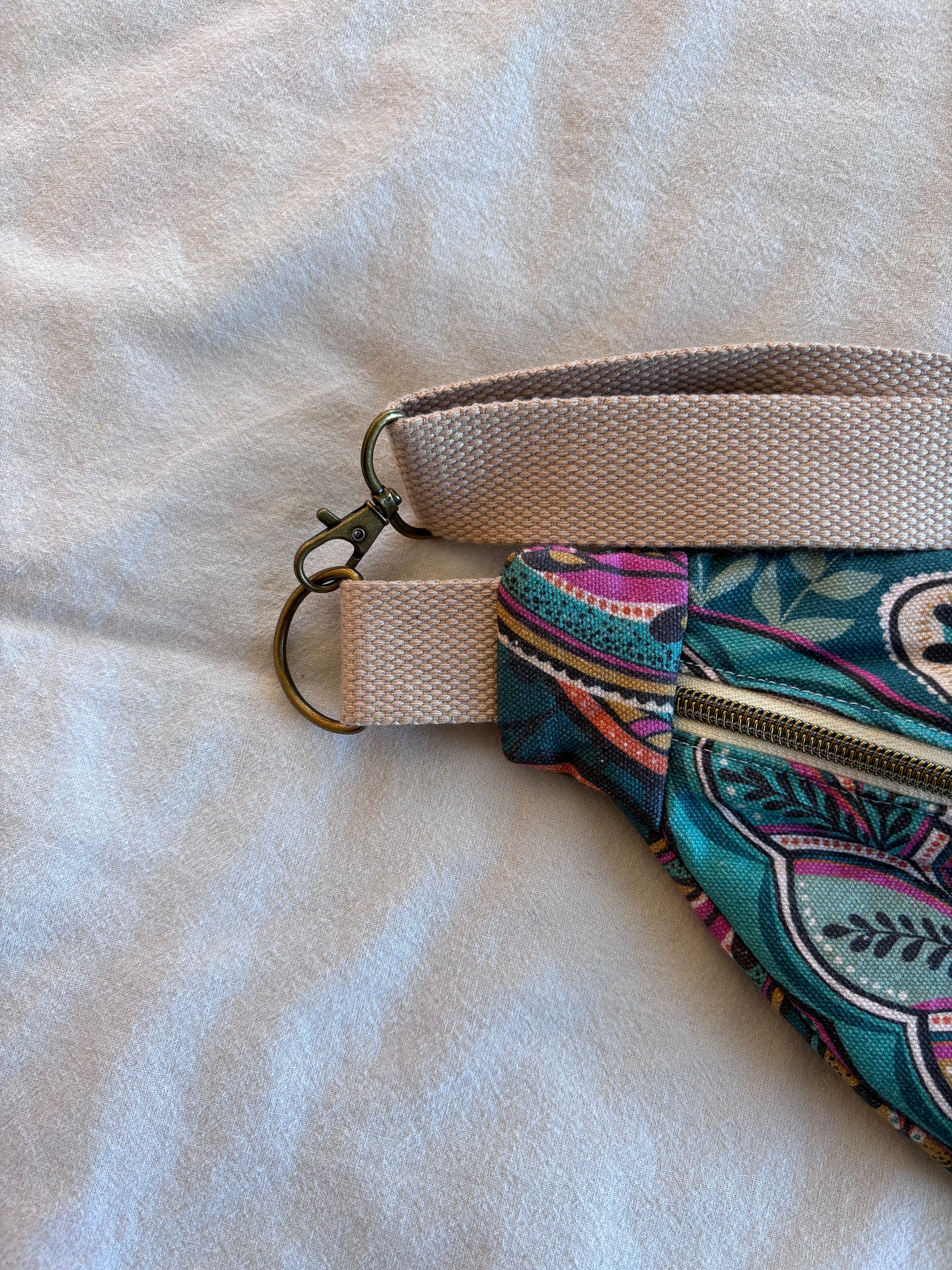 Sac banane motifs feuilles