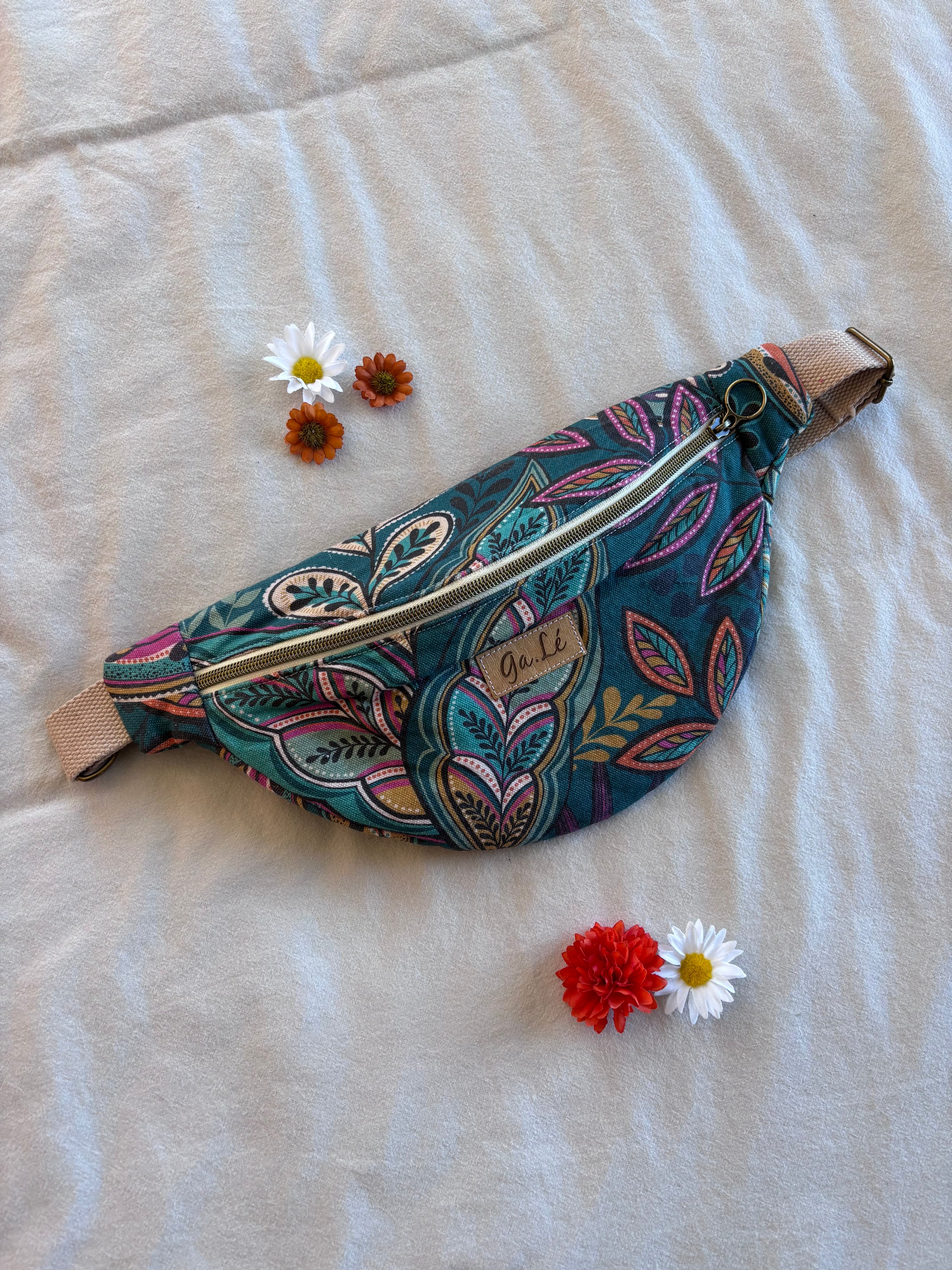Sac banane motifs feuilles